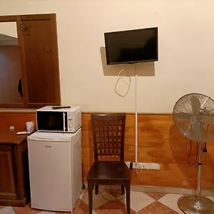 Konukevi Cattaneo, Roma